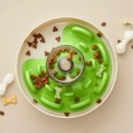 SPIN Interactive Feeder UFO Maze with Twister, Green